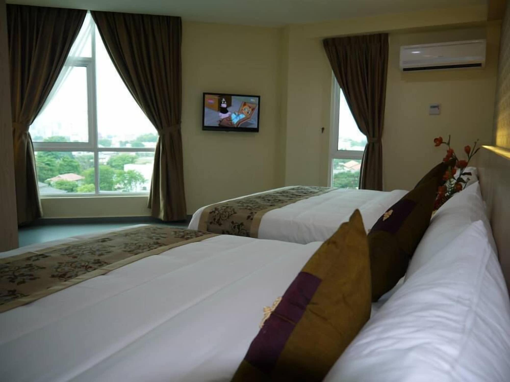 Midcity Hotel Melaka Exterior photo