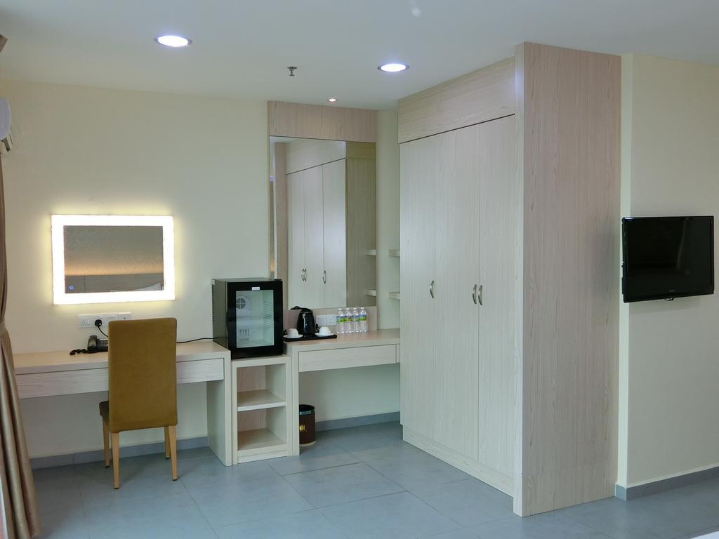 Midcity Hotel Melaka Exterior photo