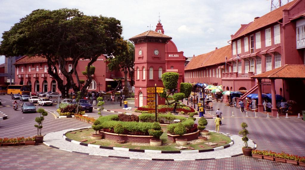 Midcity Hotel Melaka Exterior photo