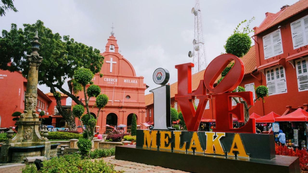 Midcity Hotel Melaka Exterior photo
